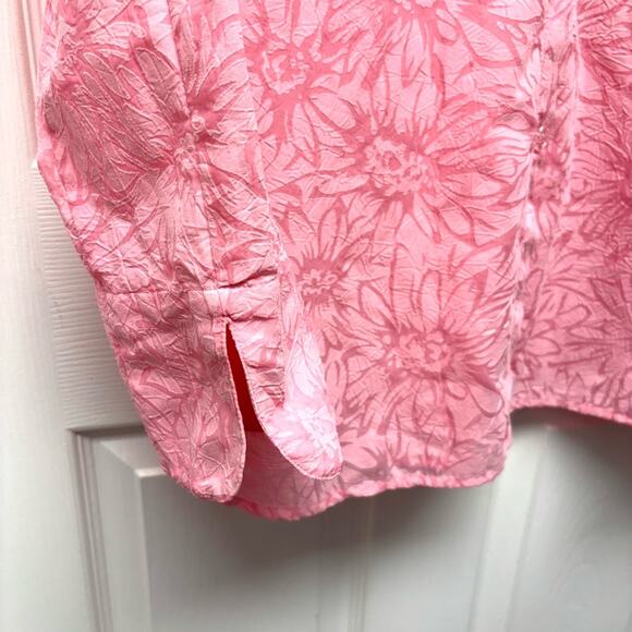 Susan Graver Style Blouse, Bright Pink, Textured Floral Fabric, ButtonUp, Size M - Picture 4 of 5